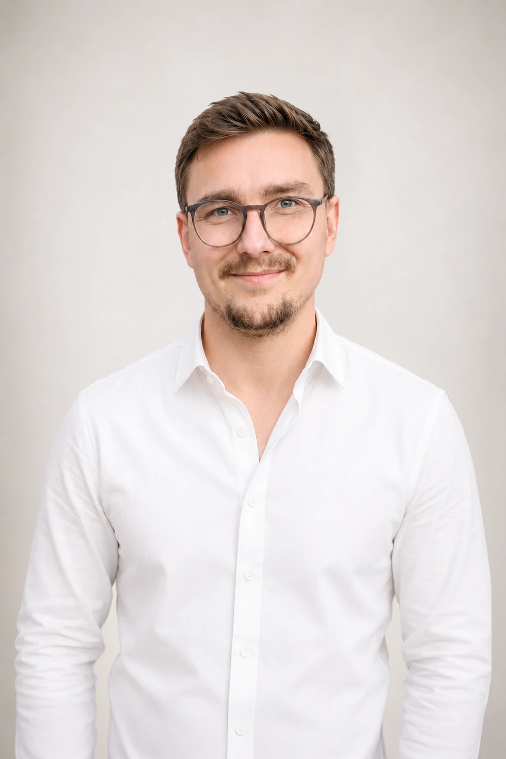 Tim Schneider, Laborant und Buchhalter
